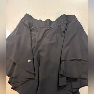 LULULEMON SIZE 10 COURT RIVAL PERFORATED HIGH RISE SKIRT W INSIDE POCKETS